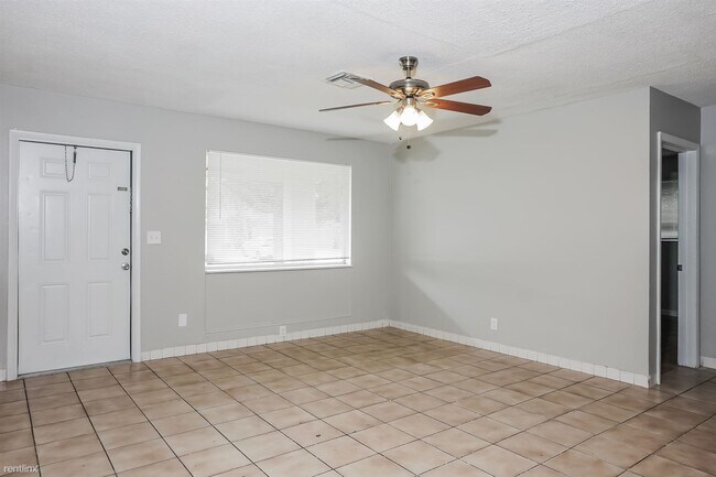 Foto del edificio - 3 br, 2 bath House - 3681 NE 15th Terrace