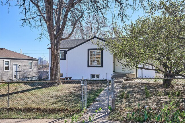 Building Photo - Remodeled house in Barnum