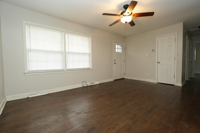 Foto del edificio - 4033 Fieldcrest Rd