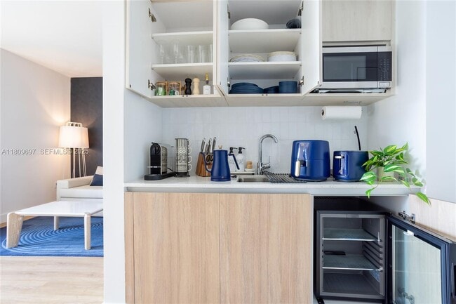 Building Photo - 601 NE 1st Ave