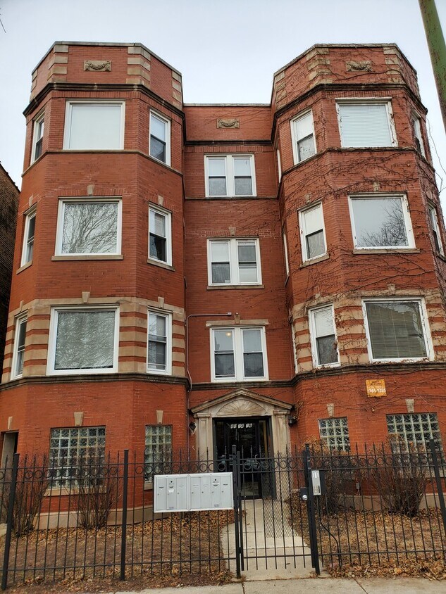 Primary Photo - 8016 S Ingleside Ave
