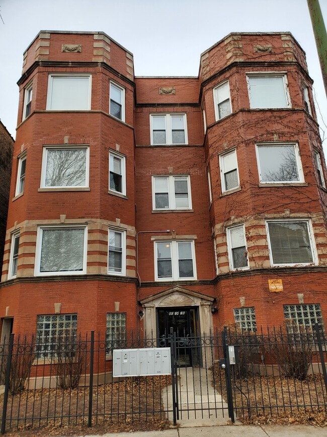 Building Photo - 8016 S Ingleside Ave