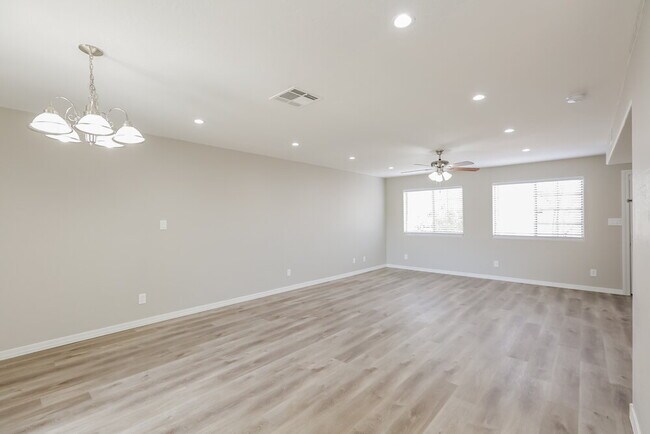 Building Photo - 9229 S Las Lomitas Pl