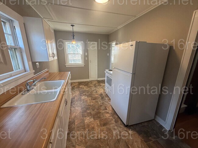 Foto del edificio - $1100 - 2 bedroom / 1 bathroom - Single Family Home