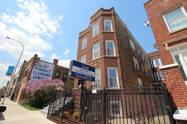 Building Photo - 3644 W Diversey Ave