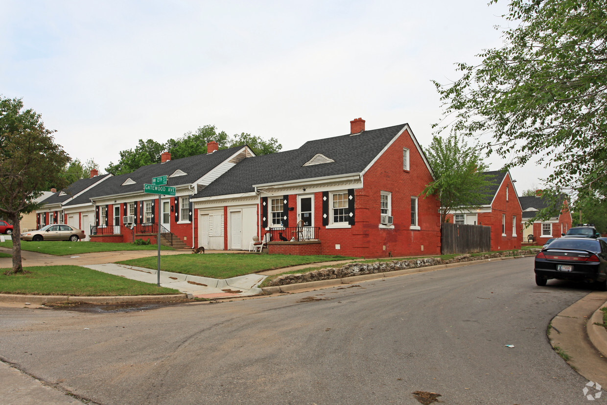 Primary Photo - Gatewood Manor Apartments