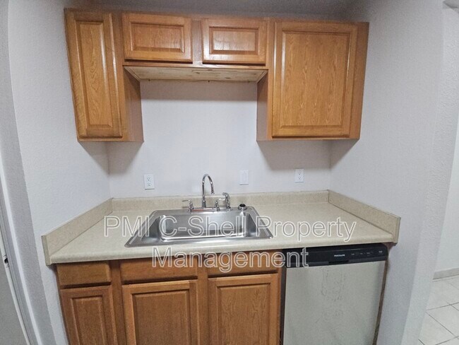Foto del edificio - 3409 Green Briar Cir