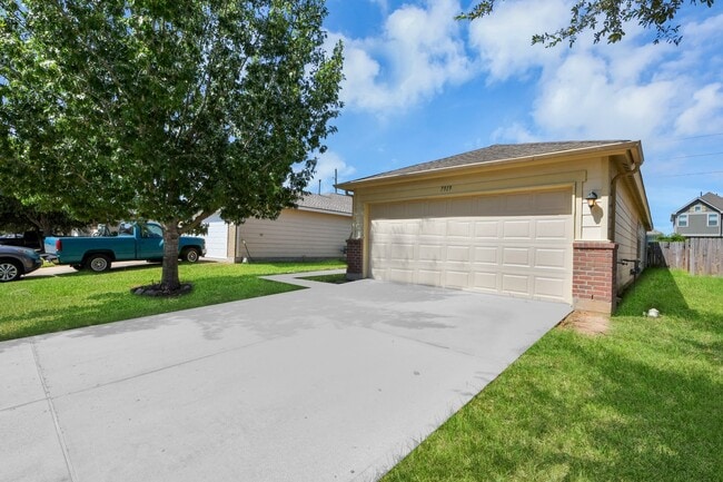Building Photo - 7919 Cypress Edge Dr