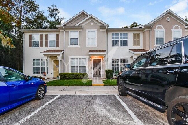 You will love this charming townhome photo'