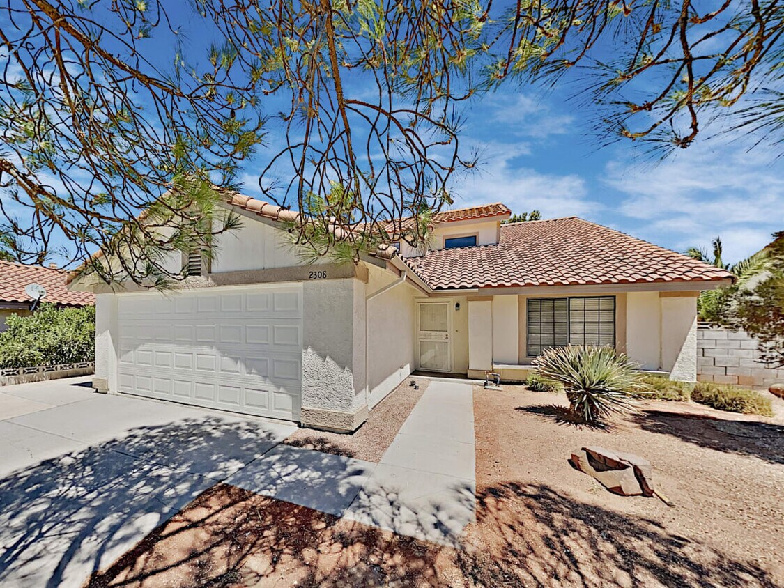 Primary Photo - 2308 Lone Pine St