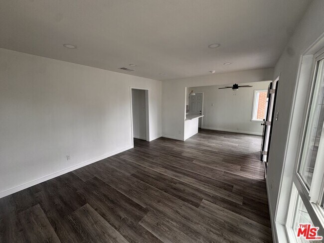 Building Photo - 3020 Magnolia Ave