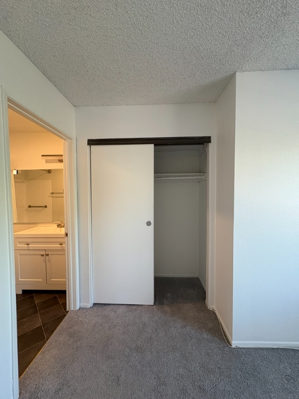 Building Photo - 6400 Kraft Ave