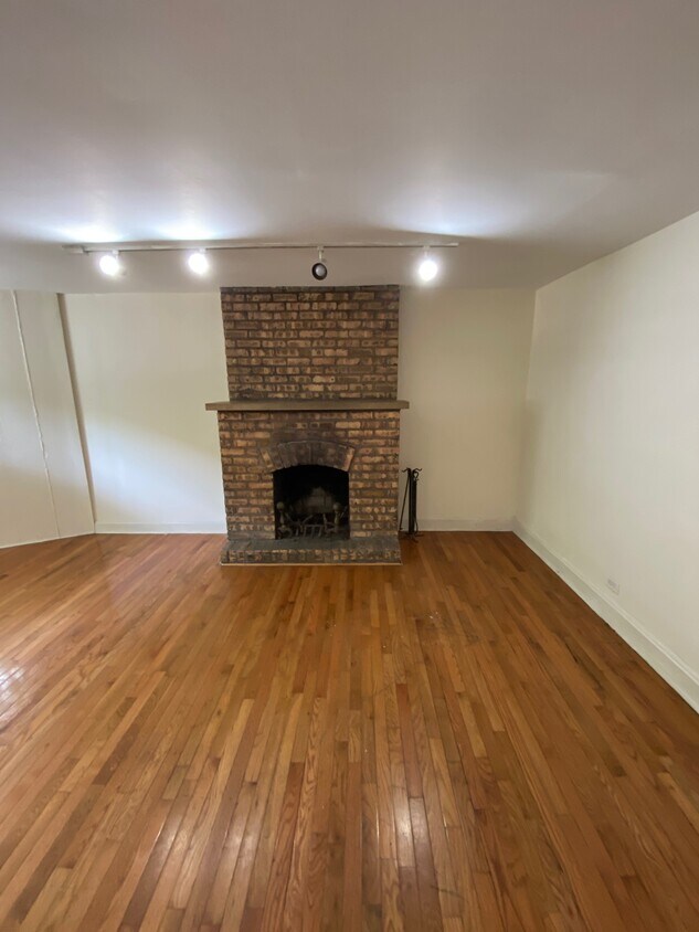Primary Photo - 2242 N Halsted St