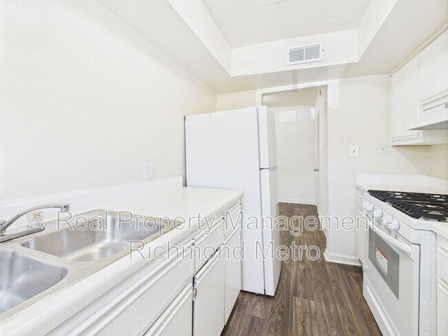 Foto del edificio - 1904 Warren Ave