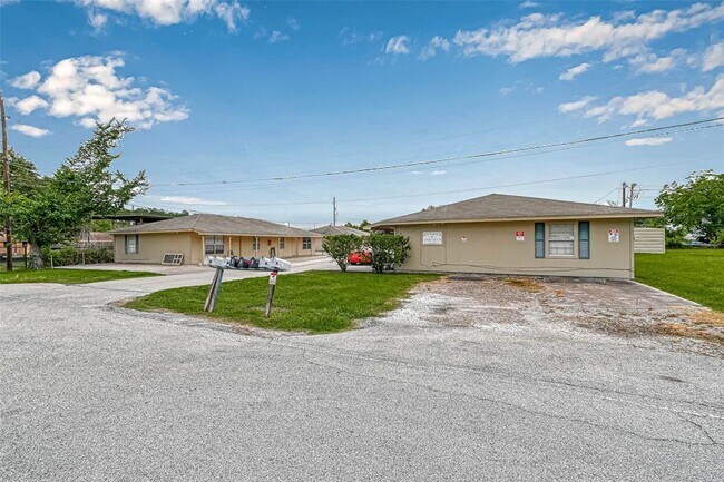 Building Photo - 8430 Round Rock Dr