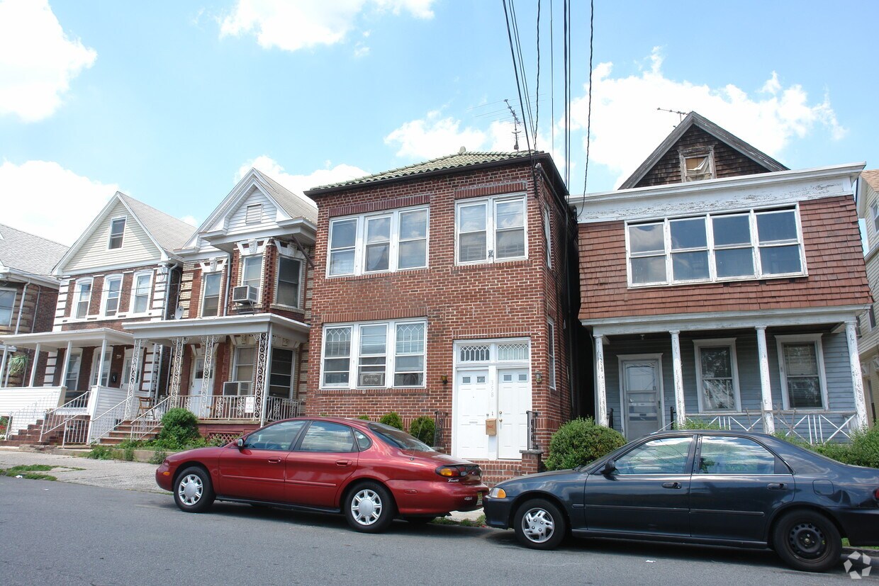 Building Photo - 358 Lawrie St