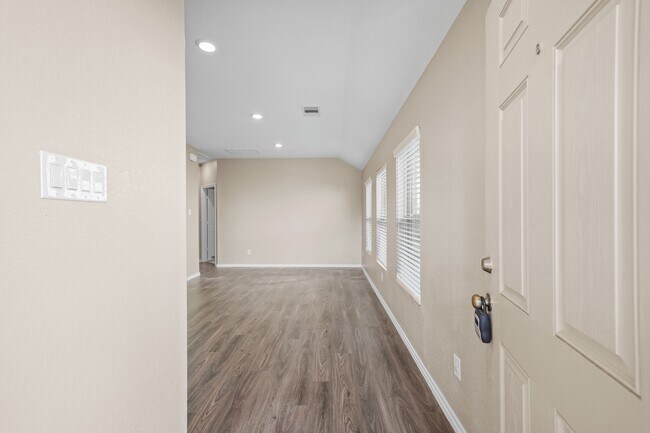 Foto del edificio - 7823 Winward Rdg Wy