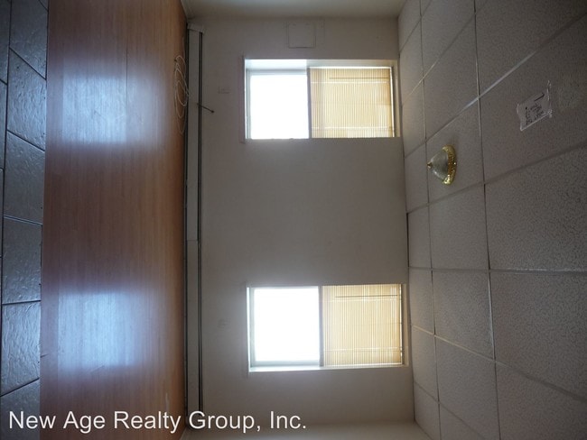 Building Photo - 430 Tasker St