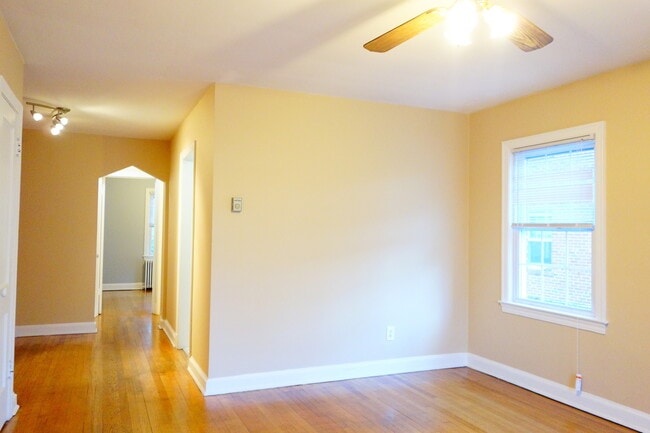 Building Photo - 8408 Greenwood Ave