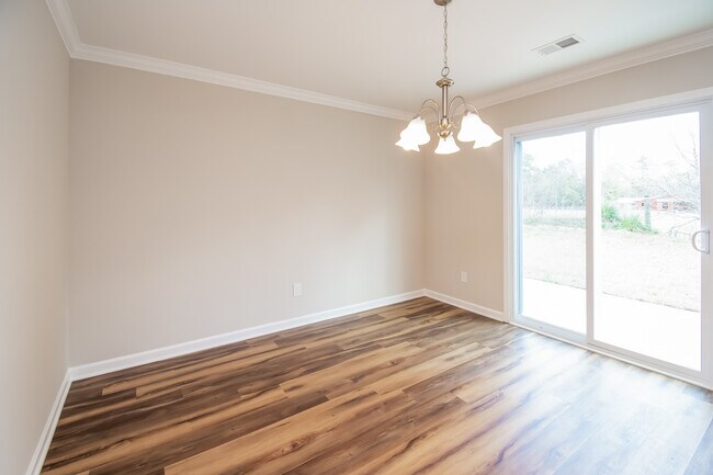 Foto del edificio - 925 Dawsons Park Wy