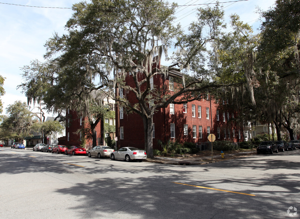 Primary Photo - Court Apartments