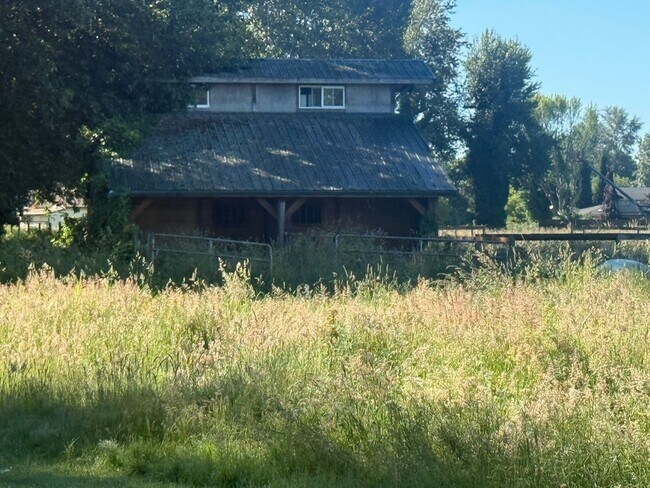 Foto del edificio - Large Mount Vernon Home on Acreage