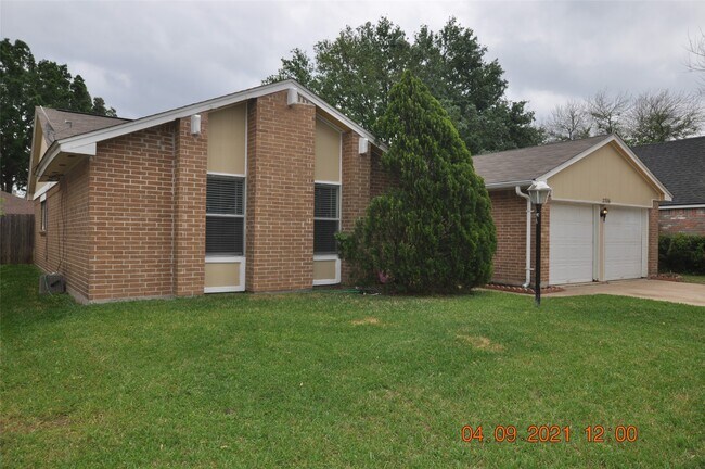 Foto del edificio - 2706 Sunbird Dr