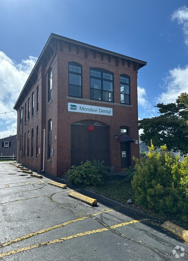 Building Photo - 1190 Stafford Rd