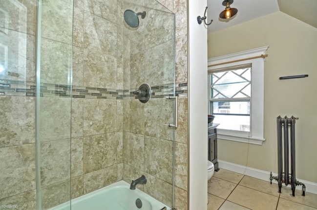 Foto del edificio - 2 br, 1 bath Triplex - 33 Hubinger St Fl 3