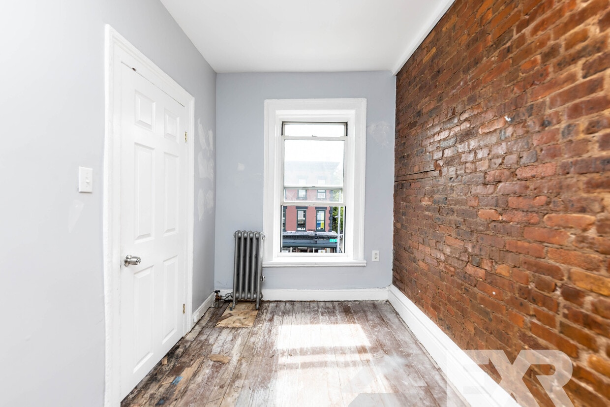 Primary Photo - 104 5th Ave