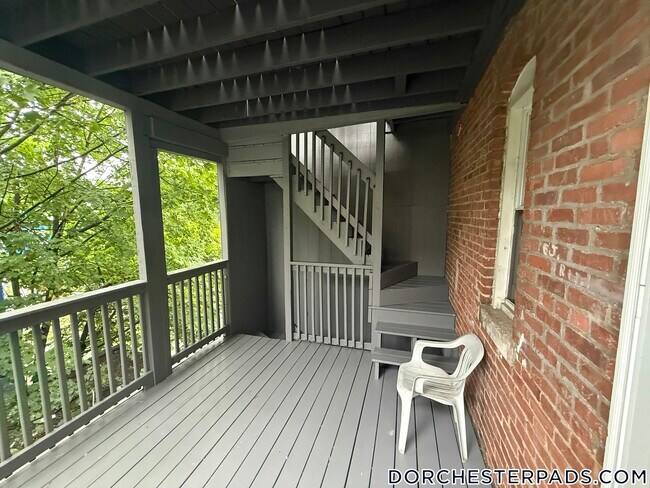 Building Photo - 62 Fayston St
