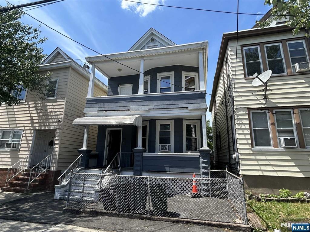 Primary Photo - 47 Maple St