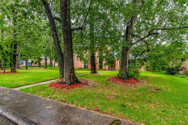 Foto del edificio - 2710 Yorktown Dr