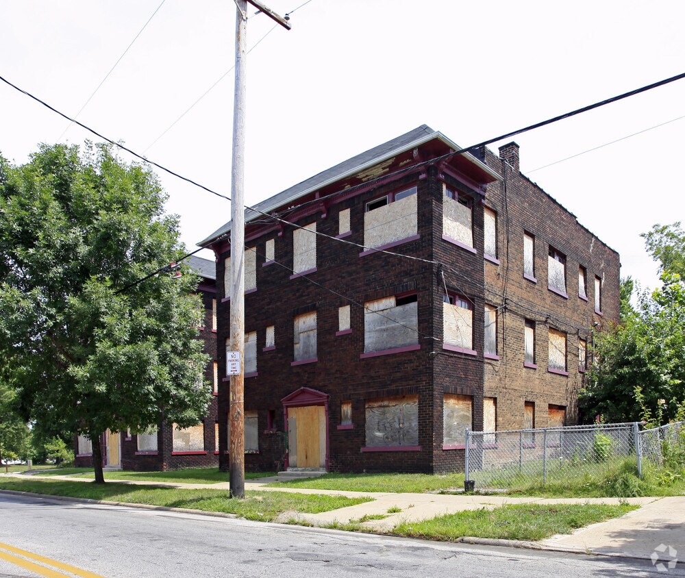 Foto del edificio - 751-753 E Lakeview Rd