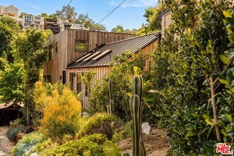 Building Photo - 8550 Ridpath Dr
