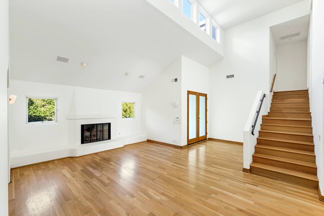 Building Photo - 8040 Woodrow Wilson Dr