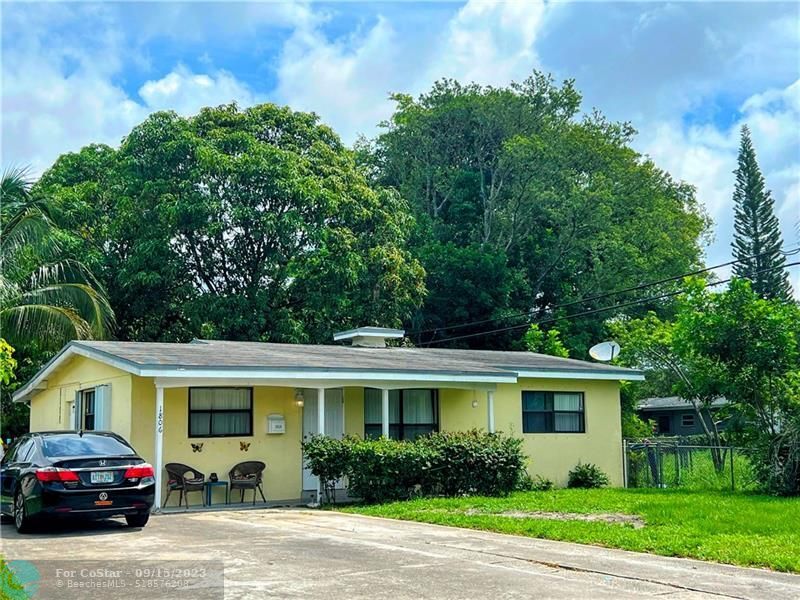 Primary Photo - 1806 NW 15th Way