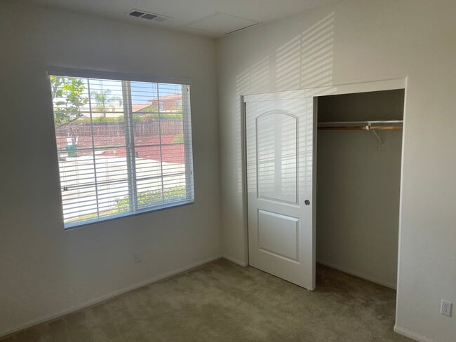 Foto del edificio - Spacious Two Story 5bd/3ba House