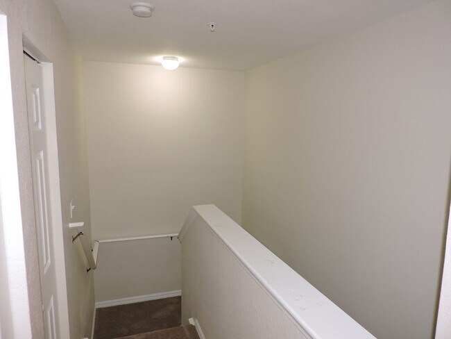 Building Photo - 4 Bed 3 Bath in Gated Tranquil Community