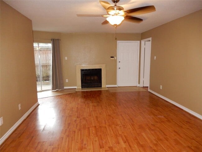 Building Photo - 10767 Braes Bend Dr