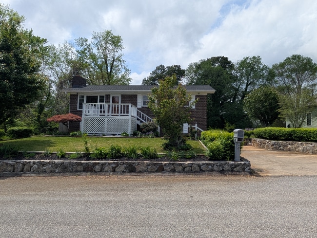 Building Photo - 505 N Stanwood Ln