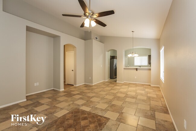 Foto del edificio - 4641 Possum Berry Ln