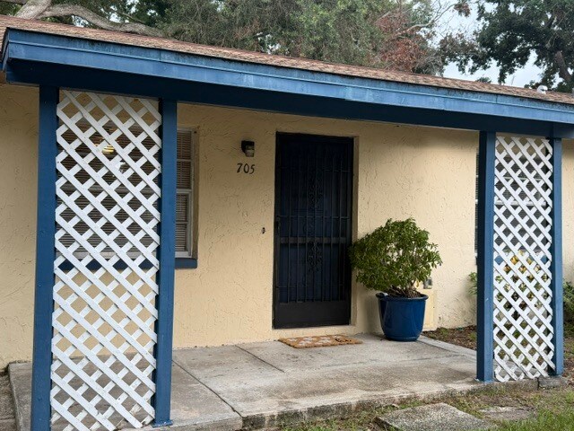 Front Entrance - 705 Bayou Ave