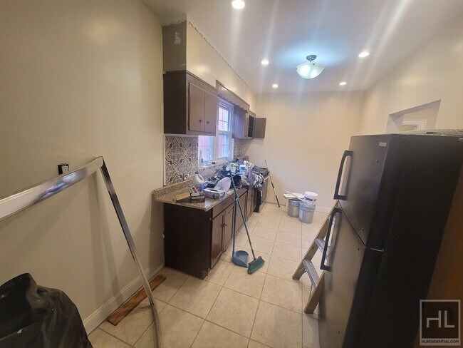 Foto del edificio - Rooms-For-Rent in Prime East Flatbush