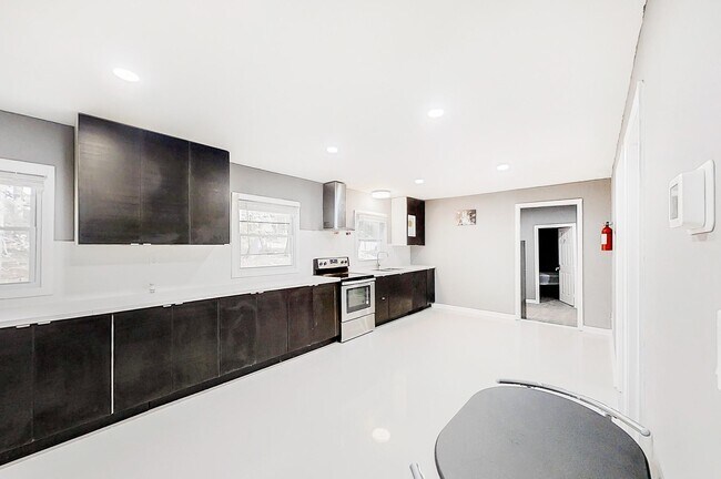 Building Photo - 2565 Lantern Ln