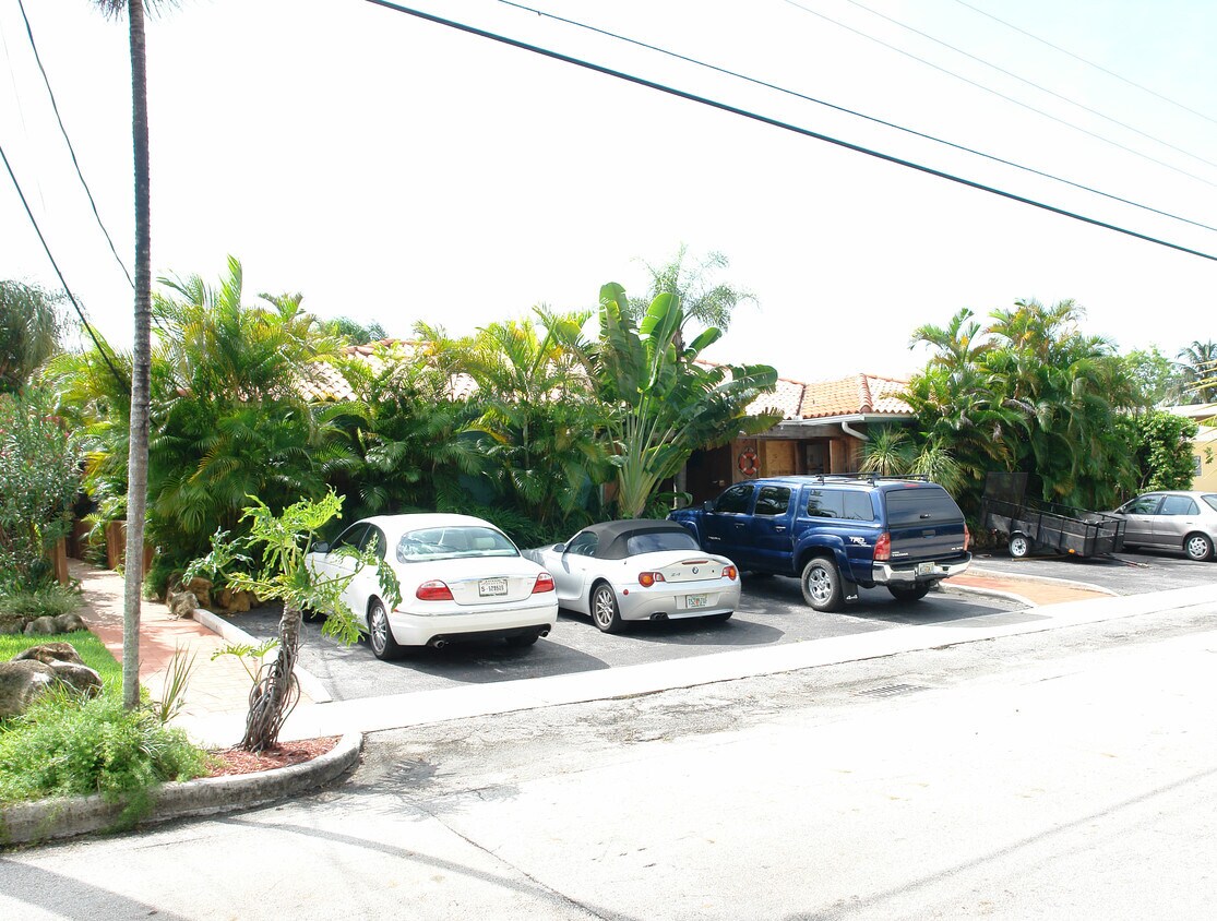 Building Photo - 13045 Emerald Dr