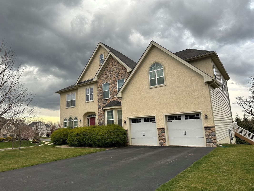 Building Photo - 605 Sunflower Cir