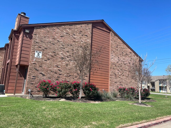 Building Photo - College Station - Internet & Cable include...