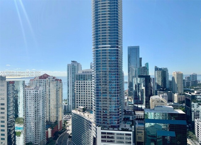 Building Photo - 950 Brickell Bay Dr