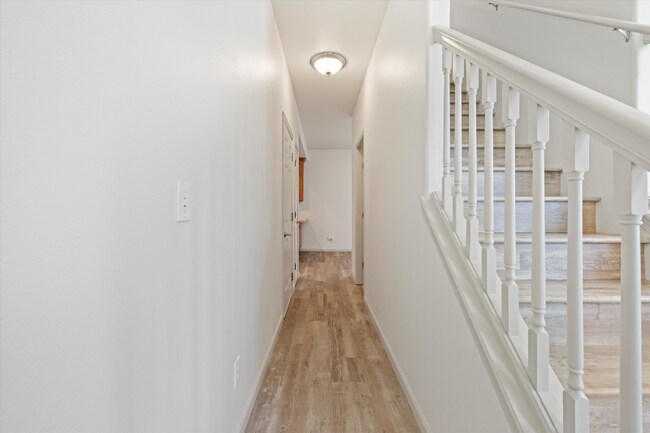Building Photo - 220 Beam Ct